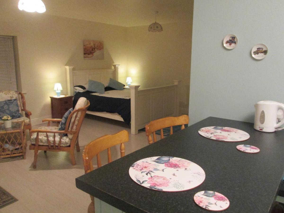 The Willow Room Ashford ภายนอก รูปภาพ